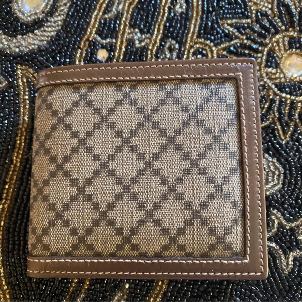 GUCCI🔥 100% genuine. Diamante canvas bifold men’s wallet. NEW!!